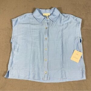 The LINE of style Women’s Light Blue Sleeveless Button-Up Crop Shirt, size M